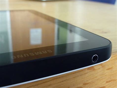 Samsung Galaxy Tab vs Apple iPad size-comparison photos - CNET