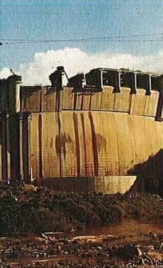 How was this Victoria Dam built without even a piece of iron wire ...