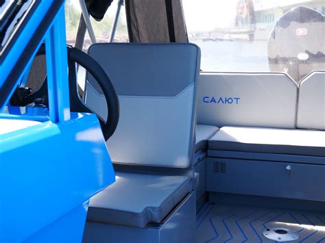 Моторная лодка Салют 585 BR - новая компоновка катера BowRider