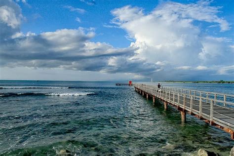 10 Wisata Pantai Dekat Jakarta Healing Yang Terjangkau