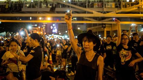 Pro Democracy Protesters Target Hong Kongs Leader Cnn