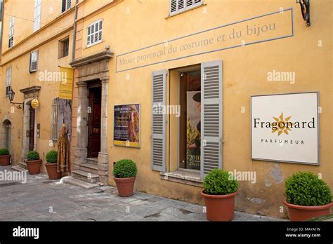 Musee Provencal Du Costume Et Du Bijou Muestra Los Trajes Y Joyas De