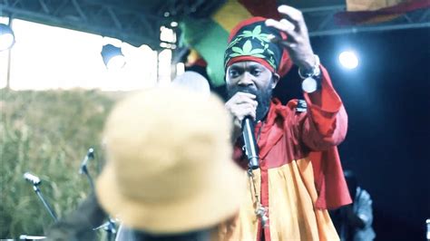 King Yellow Sa Performing Live At Lebo S Backpackers Soweto [mzansi Reggae Summer Festival 2021