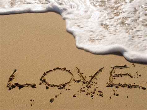 Love Pictures: Valentine's Beach Love Wallpapers