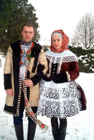 Kyjov folk costum Pár v zimním kroji European costumes Folk