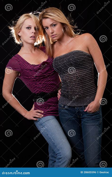 Zwei Blonde Frauen Stockfoto Bild Von Blond Sch N Frau
