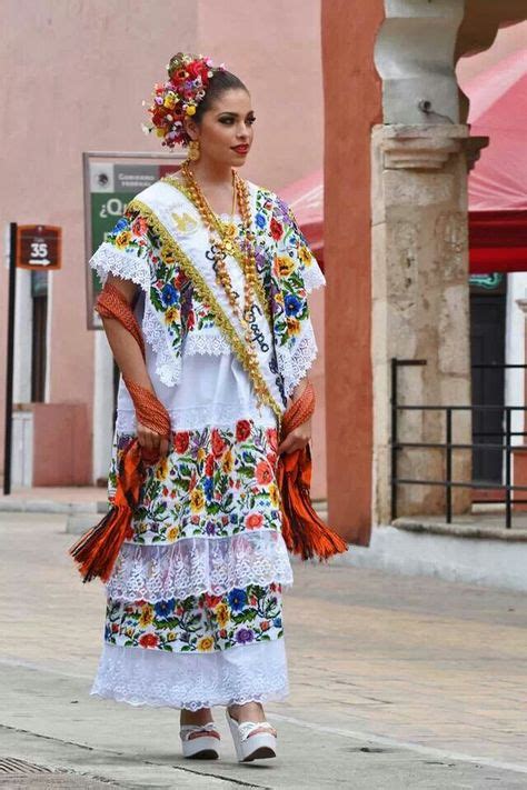 Reina de la Feria de la Candelaria 2014 Valladolid Yucatán usando el