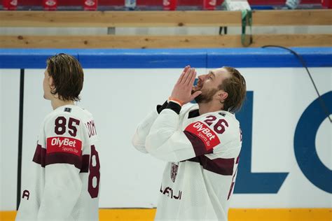 Latvijas hokejisti triumfāli izcīna bronzas medaļas pasaules čempionātā