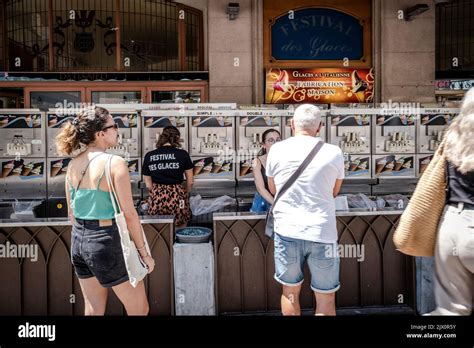 Old Town Restaurant At Avignon France Stock Photo Alamy