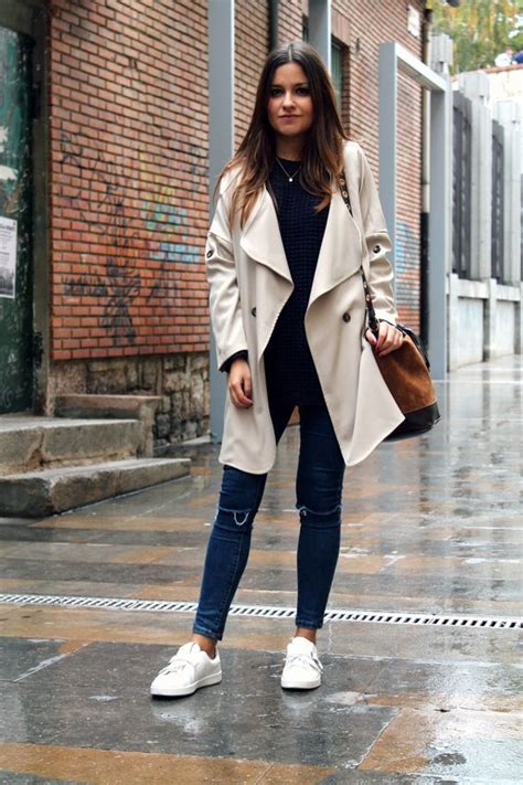 Fall Rainy Day Outfit Idea Moda Lluvia Moda Outfits