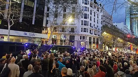 Ayuso Dimisión Y Ayuso Asesina Entre Otros Eran Los Gritos De Los Cientos De Manifestantes