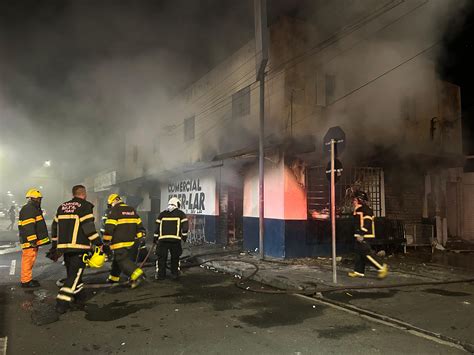 Incêndio atinge comércio na zona Leste de Teresina vídeo mostra