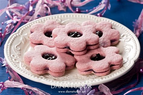 Biscuiti Linzer Cu Gem De Gutui Dana Tudor Love To Cook