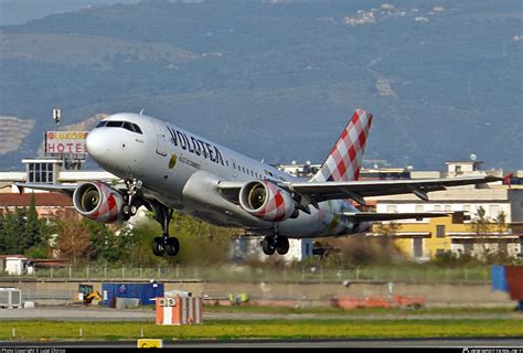 EC MUU Volotea Airlines Airbus A319 111 Photo By Luigi Chirico ID