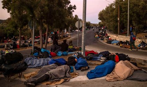 Grèce Camp De Réfugiés Lesbos Lerrance Des Migrants Les Errements