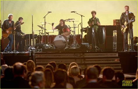 Nine Inch Nails Queens Of The Stone Age Perform At Grammys 2014