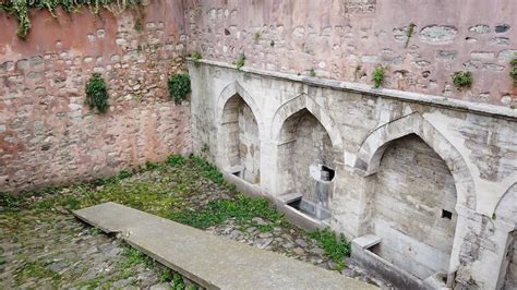 Sultanahmet Ukur E Me Ve Ha Kabartmalar Ottoman Fountain With Holy