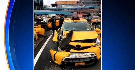 6 Hurt In 5 Vehicle Crash Outside Laguardia S Terminal B Cbs New York