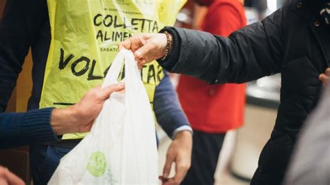 Giornata Nazionale Della Colletta Alimentare Basta Poco Per Essere