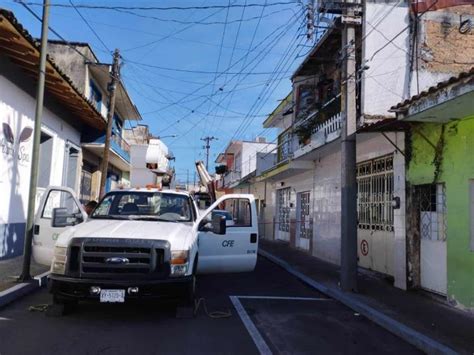 Tráiler Derriba Cables De Energía Eléctrica Y Deja Sin Luz A Vecinos De