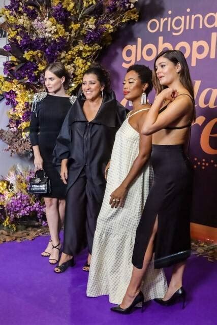 Elenco De Todas As Flores Festeja Lan Amento Da Fase Da Novela