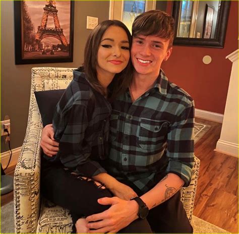 Tiktok Star Zoe Laverne Is Pregnant Addresses Speculation That The