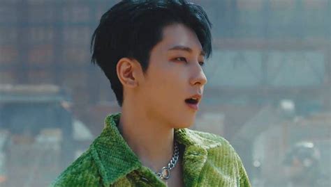 5 HOT Moments From SEVENTEENs Face The Sun Title Track MV