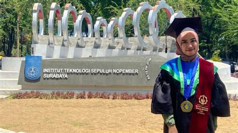 Foto Vinda Doktoral Muda ITS Asal Trenggalek Sempat Magang Di