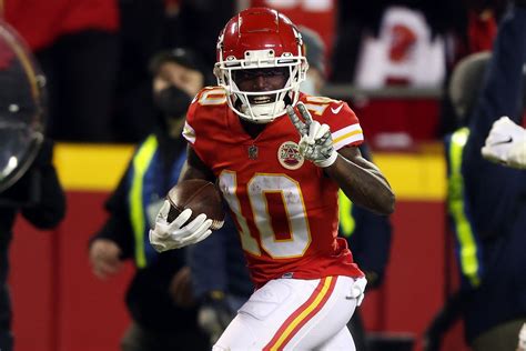 Chiefs Could Make Tyreek Hills Contract Extension Early Offseason