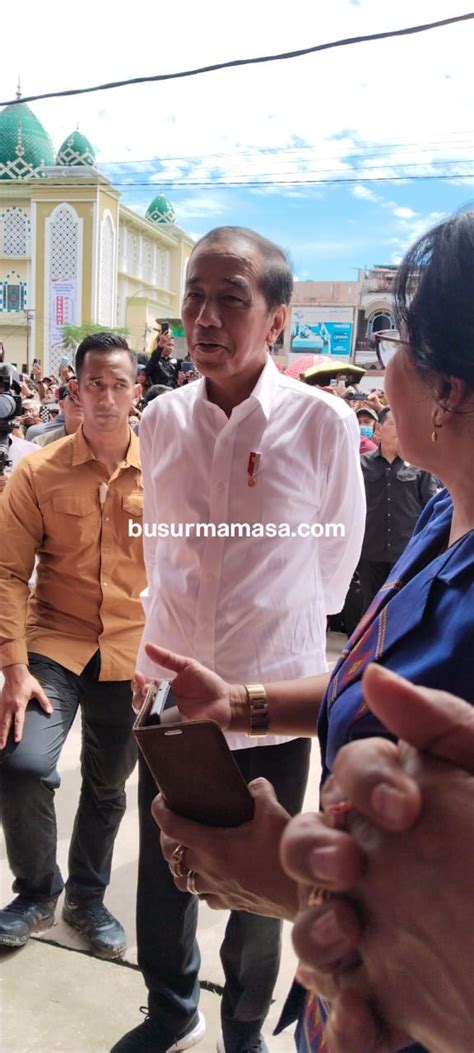 Histeria Ribuan Warga Sambut Presiden Jokowi Mamasa Jadi Lautan