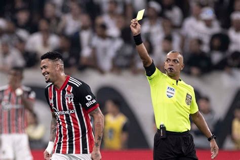 Comemoração da discórdia Luciano conseguiu desagradar Corinthians e