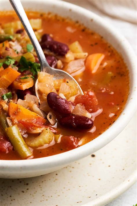 30 Minute Vegan Minestrone Soup