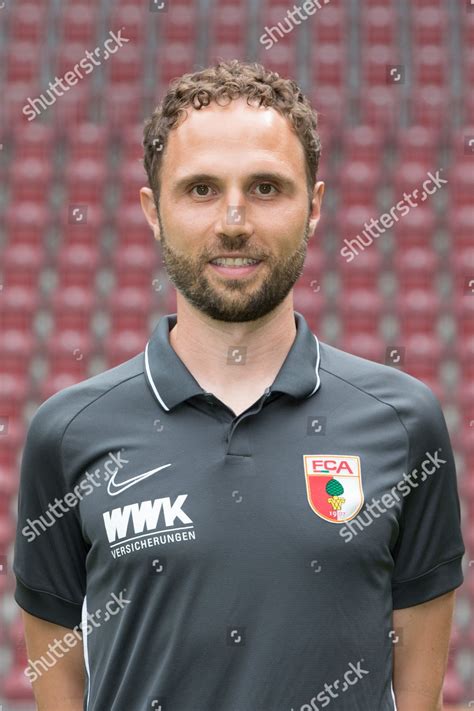 Rehatrainer Daniel Mueller Fc Augsburg Mannschafts Editorial Stock