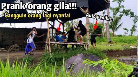 Prank Orang Gila Gangguin Orang Lagi Nyantai Auto Panik Lari Kocar