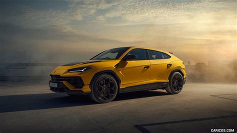 Lamborghini Urus Performante | 2023MY | Front Three-Quarter