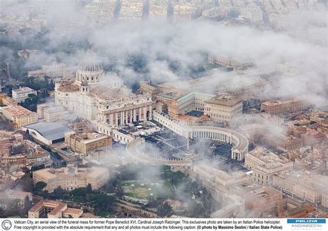 Foto Roma Nel Giorno Dei Funerali Di Raztinger Le Immagini Di Piazza