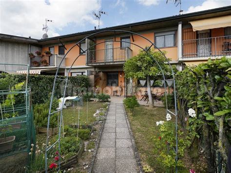 Vendita Villa A Schiera In Via Gaetano Donizetti Cenate Sopra Buono