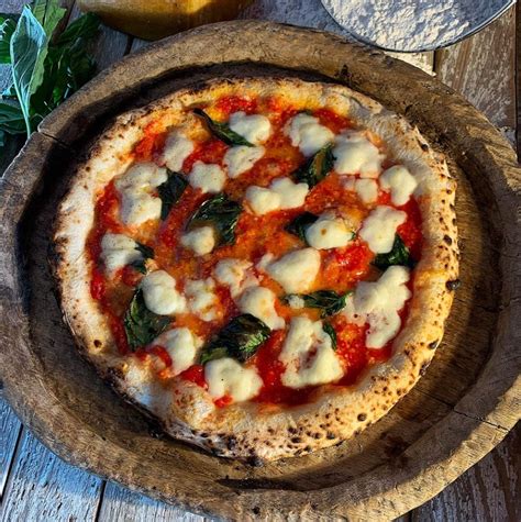 artisan pizzaiolos innovative  frozen pizza