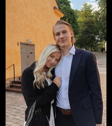 Photo Oskar Lindblom Avec Sa Compagne Alma Lindqvist Photo Instagram