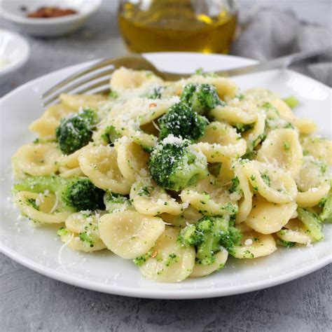 Orecchiette Con I Broccoli Salsiccia O Acciughe La Cucina Italiana