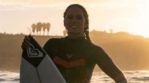 Surfista portuguesa Kika Veselko conquista título mundial júnior da WSL