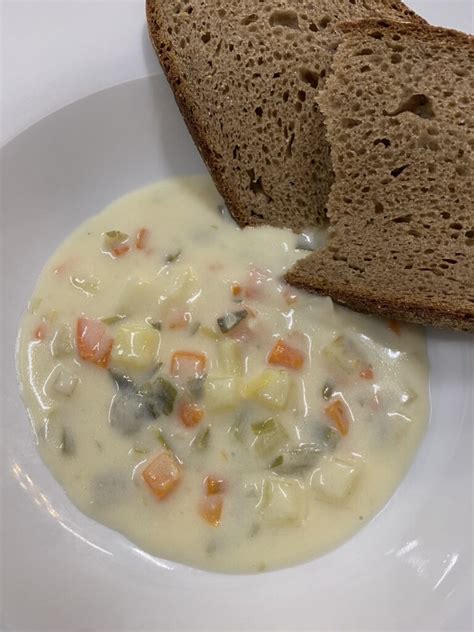 K Se Lauch Cremesuppe Brot Leipzig Gourmet Kita Und Schulessen In