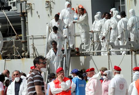 Maxi Sbarco Di Migranti In Calabria Giunti 612 Profughi