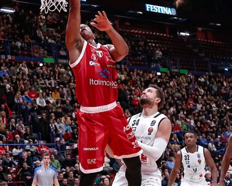 Bm On Lba Melli E Hall Guidano Milano Alla Vittoria Ross E Thomas