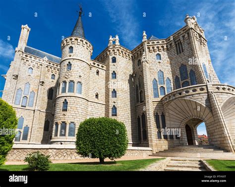 Episcopal Palace Architecture Hi Res Stock Photography And Images Alamy