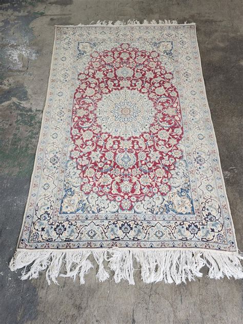 Lot Persian Shiraz Carpet 290 X 150cm