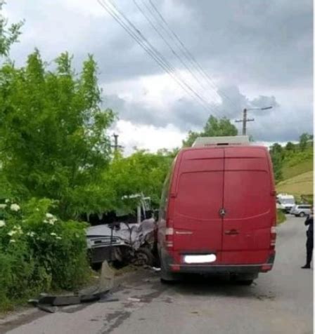 Accident Un Microbuz Cu Pasageri S A Ciocnit Cu O Autovidanj I O