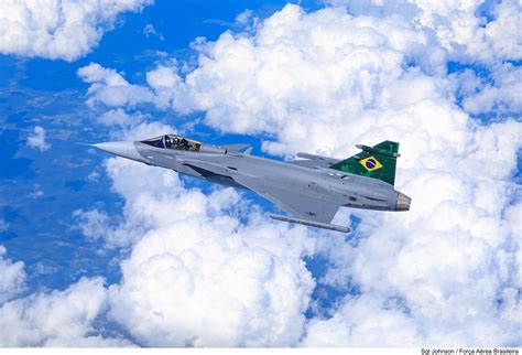 Imagens Da FAB Do Primeiro Voo Do F 39E Gripen Sobre O Brasil Poder