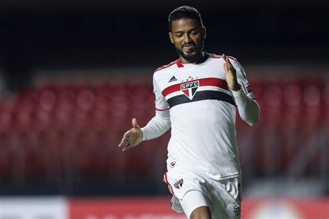 Reinaldo Plano A Para Lateral Esquerda Do Fluminense Em