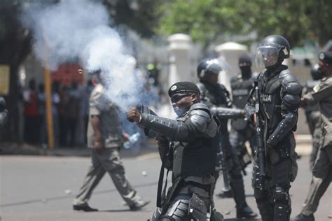 Agente da UIR condena actuação da polícia contra manifestações pacíficas